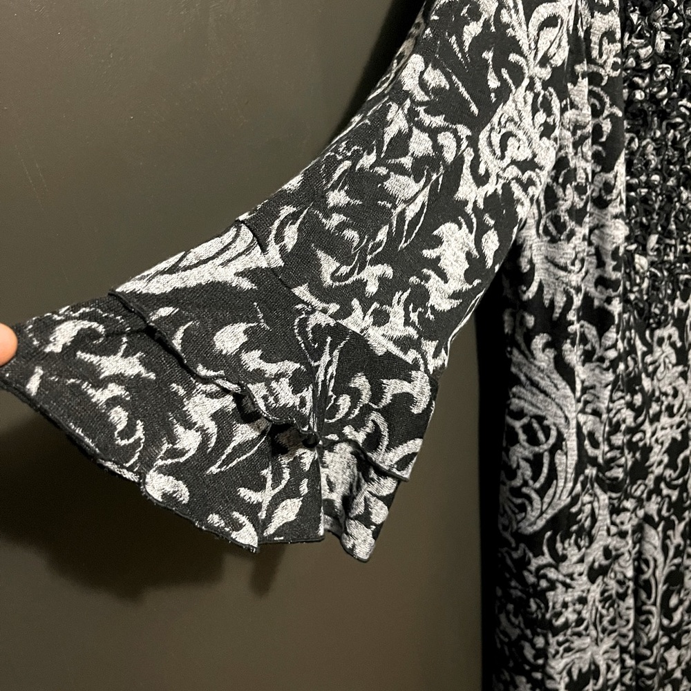 Dress barn fall/winter dress (black and white)